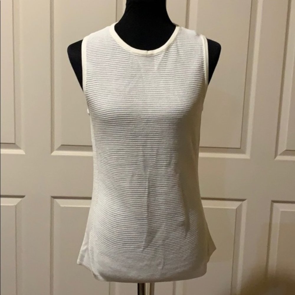 Dana Buchman light weight sleeveless sweater